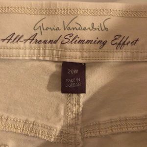 Gloria Vanderbilt capris